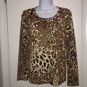 🏵Chico’s Leopard Print long sleeved top Sz 0- XS